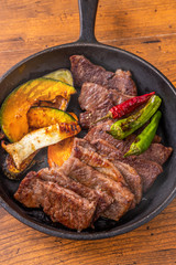 和牛で焼肉　Japanese style luxury grilled beef