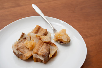冷めた豚の角煮　脂の塊　ダイエットイメージ