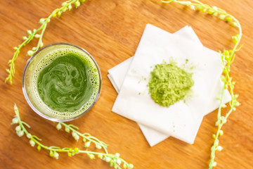 大麦若葉の青汁と粉