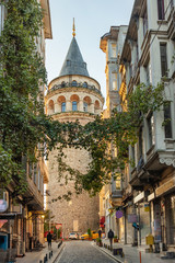 Obraz premium Street view at Galata Tower in the Old Town of Istanbul, Turkey