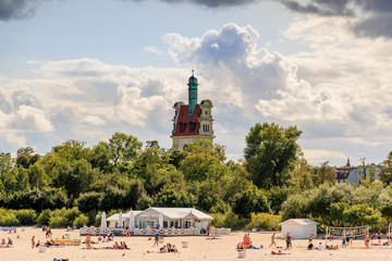 SOPOT, POLEN - 2017 AUGUST 25. The publick beach and view of Evangelical church, Kostel Spasitele in Sopot.