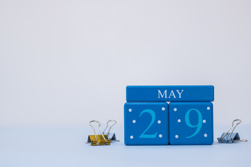 A calm scene with calendar blocks for 29th May	