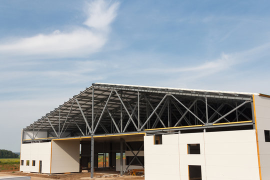 Construction of buildings made of steel structure and sandwich panels. The use of modern building materials