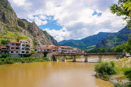 T&uuml;rkei, Amasya, Amasya Merkez, Die Br&uuml;cke verbindet beide H&auml;lften der Stadt Amasya