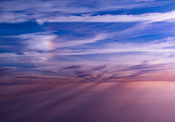 飛行機からの雲の上の風景