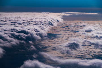 Fototapeta na wymiar 飛行機からの雲の上の風景