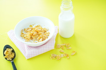 Obraz na płótnie Canvas Healthy Breakfast cereal and milk on the table