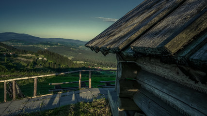stara szopa w górach © Franciszek