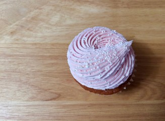 raspberry cupcake on wooden table