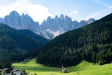 Fototapeta na wymiar The Val di Funes Vales, the famous church with the view of the Dolomites mountains