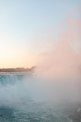 Lever de soleil sur les chutes du Niagara