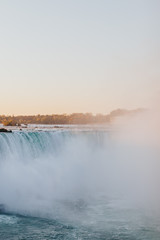 Lever de soleil sur les chutes du Niagara
