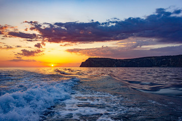 Obraz premium Raging sea waves at sunset in the ocean. Storm clouds on the sea.