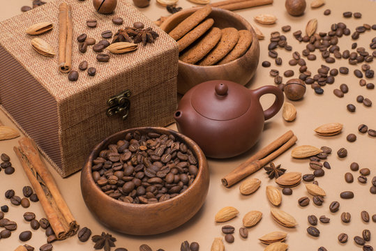 Coffee beans, teapot, oatmeal cookies, cinnamon, almond and macadamia. Top view gift set with spice © q12m