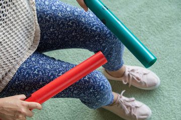 Boomwhackers on a persons knees with green and red tube