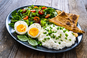 Breakfast - boiled egg, cottage cheese and vegetables
