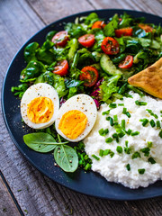 Breakfast - boiled egg, cottage cheese and vegetables
