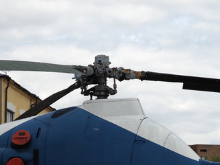 Fototapeta na wymiar screw of an old helicopter