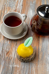 Small lemon tartlet with lemon cream and poppy shortcut base