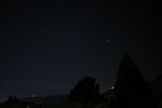 starlink satellites of elon musk's spacex project that travel the sky passing under venus, satellites to transmit the internet, broadband, global connection