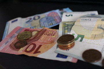 Pochi spiccioli rimasti dai risparmi