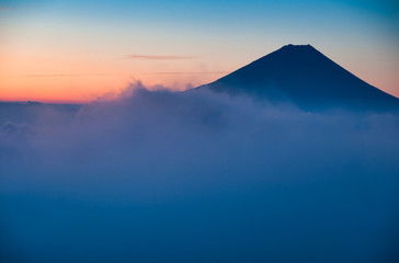 Fototapeta na wymiar 富士山, 雲海, 朝焼, 風景, 日の出