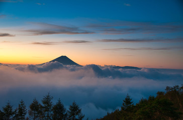 Fototapeta na wymiar 富士山, 雲海, 朝焼, 風景, 日の出