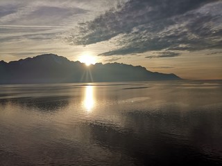 Zachód słońca nad Jeziorem Genewskim.
