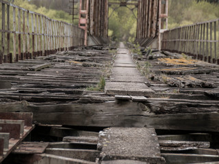 Opuszczony stary most kolejowy w Polsce 