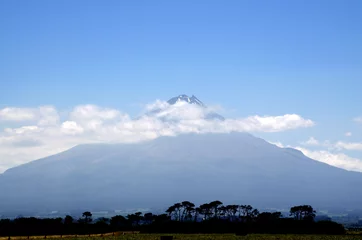 Foto op Canvas Mount Taranaki or Mount Egmont, with a cloud on the peak © Sofia ZA