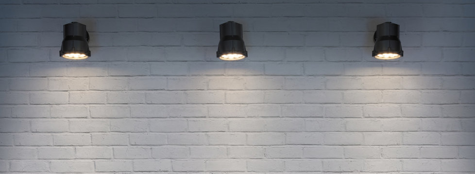 MUR BLANC VIDE AVEC PROJECTEURS