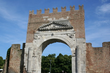 Arch of Augustus, Rimini