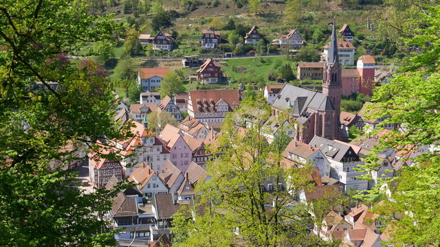 Calw, Panoramablick auf Schwarzwaldst&auml;dtchen, Fachwerkh&auml;user, Kirche und Rathaus