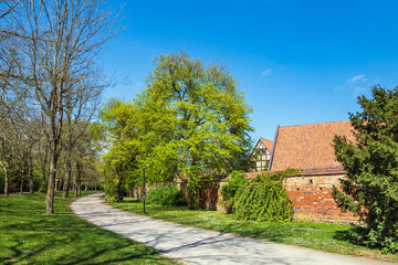 Weg an der Stadtmauer in der Hansestadt Rostock
