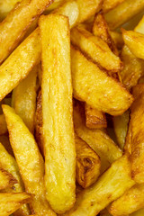 tas de frites françaises croustillantes et dorées