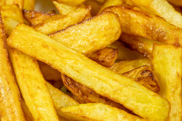 tas de frites françaises croustillantes et dorées