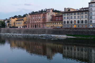 Fototapeta na wymiar Houses on the dock of the Arno River