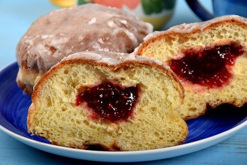 donuts stuffed with raspberry jam