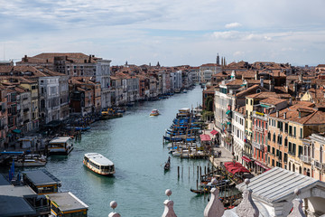 Fototapeta na wymiar Vista dall'altop del Canal Grande di Venezia