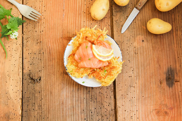 Lachs auf Kartoffelrösti Räucherlachs Rösti gebeizter gebeizt