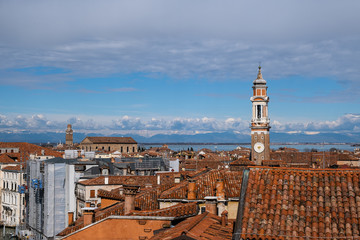 Fototapeta na wymiar Panorama visto da sopra Venezia