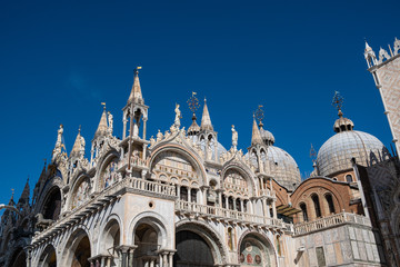 Fototapeta na wymiar Piazza San Marco a Venezia con campanile e duomo