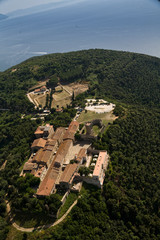 Fototapeta na wymiar vista dall'alto di Populonia (toscana)