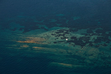 vista dall'alto   mare blu  