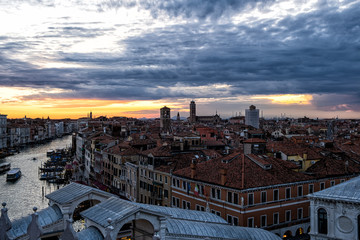 Tramonto dai tetti di Venezia