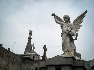 Fototapeta premium Angel statue and cross