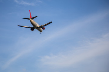 avion en el aire aterrizaje de avion