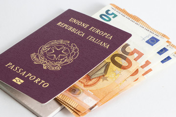 Passaporto Italiano e Banconote da 50 euro 