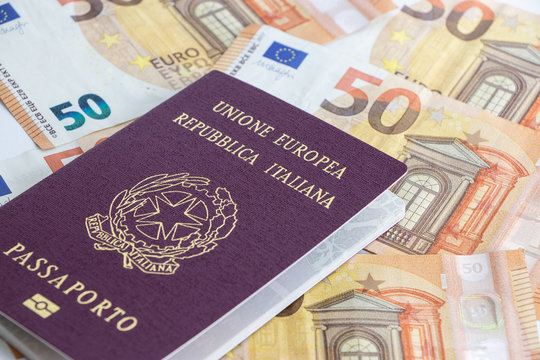 Passaporto Italiano e Banconote da 50 euro 