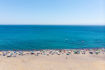 Fototapeta na wymiar Foto aérea de playa en verano